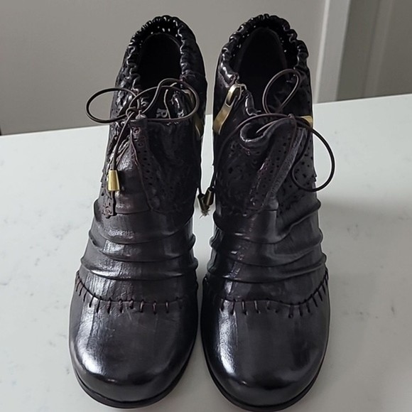 Elasio Renzoni laser cut leather booties Sz 36 Brown Cottagecore Victorian - Picture 2 of 11